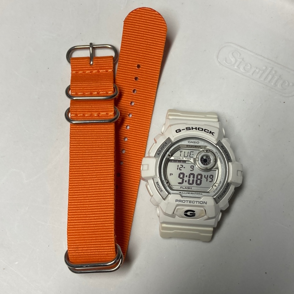 Casio Gshock G8900A, strap adapters, orange nato cloth strap, working battery - Picture 12 of 16